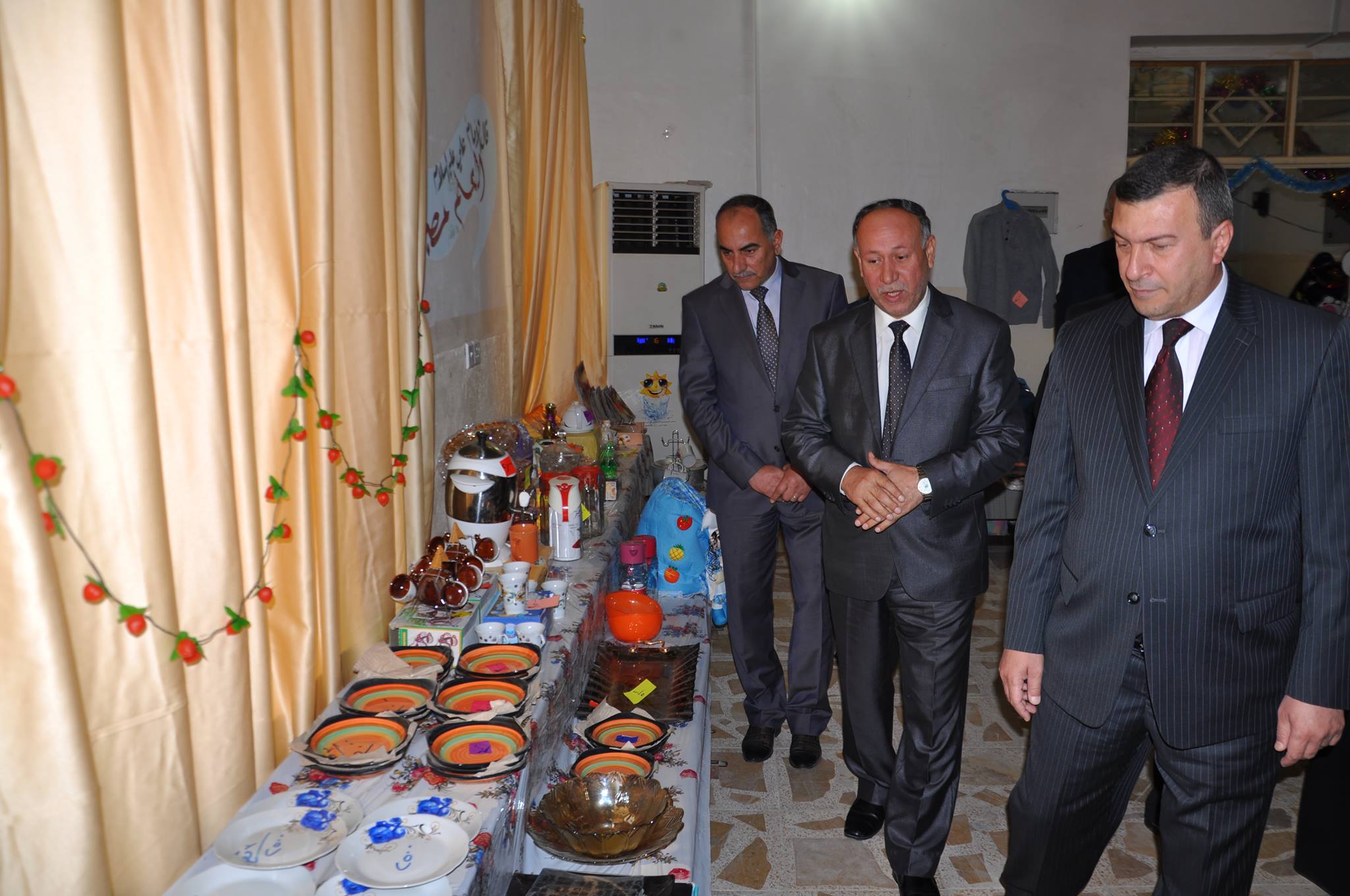 مدرسة في كربلاء تقيم مهرجانا خيريا لدعم القوات الامنية والحشد الشعبي