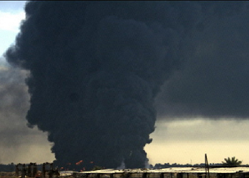 غيمة دخان نفطي تغطي سماء الرفاعي شمال ذي قار