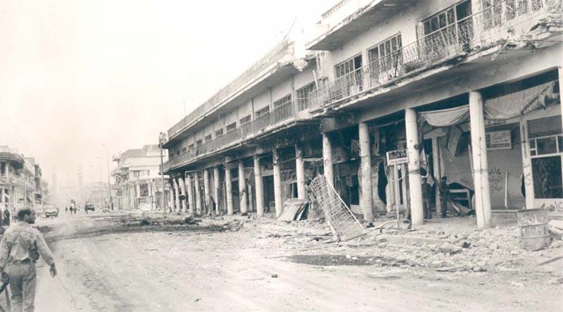 صورة نادرة لشارع العباس وسط كربلاء بعد انتفاضة اذار 1991 م