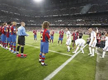 ريال مدريد يهدي برشلونة لقب الليغا