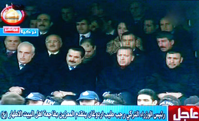 رئيس وزراء تركيا يشارك الجماهير المعزية بذكرى استشهاد الامام الحسين باسطنبول