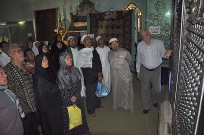 وفد من اندونيسيا يزور متحف العتبة الحسينية (مصور)