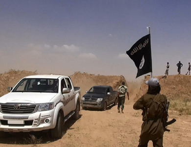 بالصورة :تنظيم ‘داعش’ ينقل عربات عسكرية عراقية إلى “الولايات الغربية” في سوريا