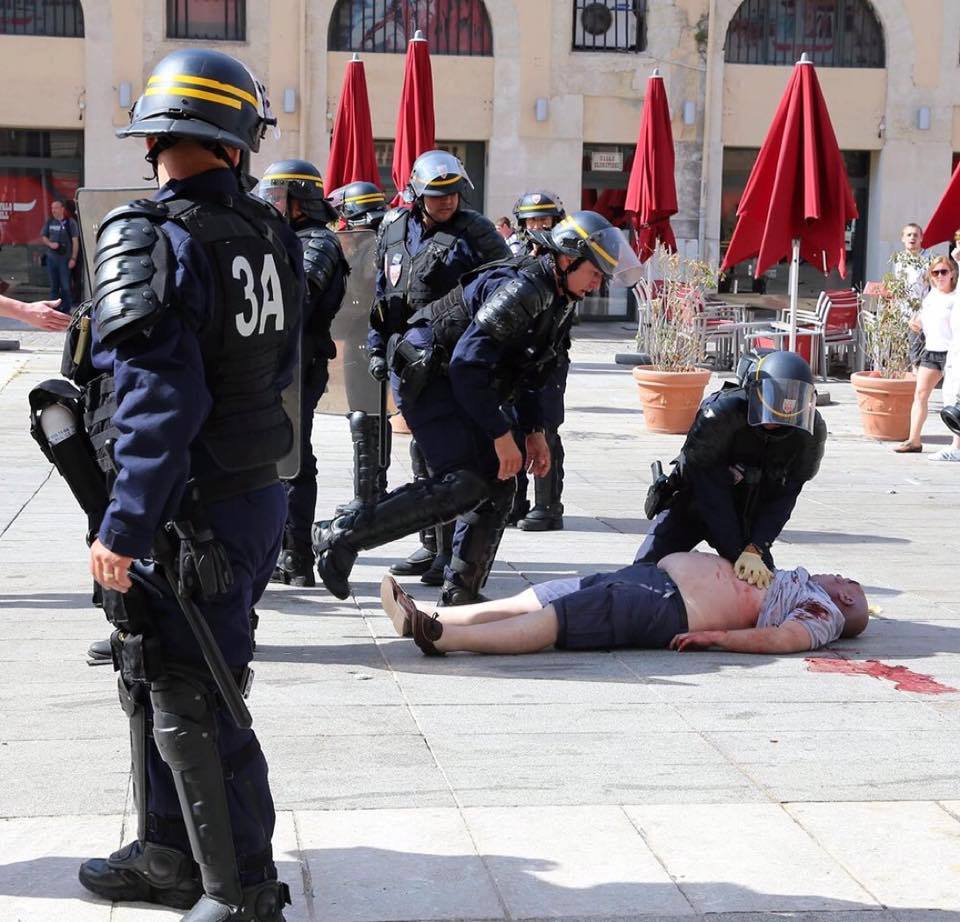 بالفيديو: مشجع إنجليزي بين الحياة والموت بسبب الشغب في فرنسا