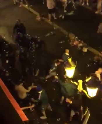 عاجل: اشتباكات عنيفة في مدينة نيس الفرنسية بين مشجعين من بولندا وايرلندا