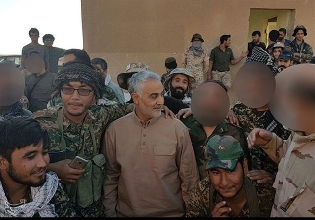 بالصور .. سليماني ولواء "فاطميون" الافغاني على الحدود العراقية السورية