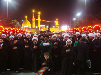 رجال دين وطلبة علوم دينية وخطباء منبر ينطلقون بموكب عزائي مواساة لأهل بيت العصمة