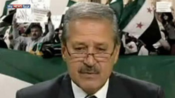 سوريا تعلن إقالة سفيرها المنشق بالعراق ومصادر تعلن ان العراق رفض لجوئه وسيغادر الى تركيا