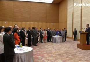 رئيس الوزراء الياباني يقيم مأدبة افطار رمضانية