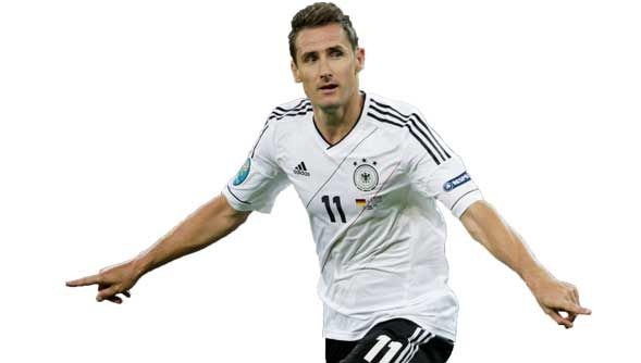 الهداف التاريخي لكأس العالم يعلن اعتزاله