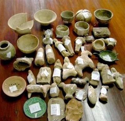 الاثار تعلن تسلمها 24 قطعة اثرية من شرطة النجف+صورة