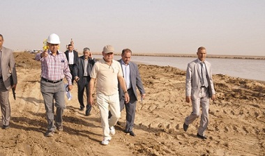 وزير النقل يعفي شركة يونانية تنفذ كاسر الامواج الشرقي لميناء الفاو من الضرائب والرسوم