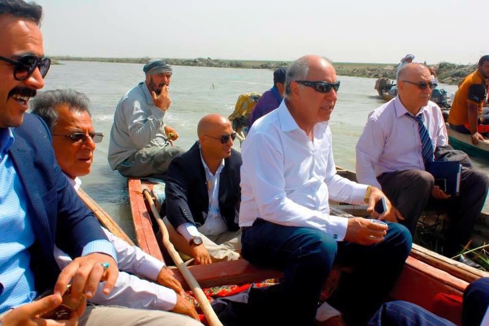 بالصور: وزير الموارد المائية يحذر من "النبته الداعشية" ويدعو لانقاذ الاهوار والانهار منها