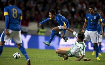 نصف دستة اهداف برازيلية في الشباك العراقية رغم تالق نور صبري(مصور)