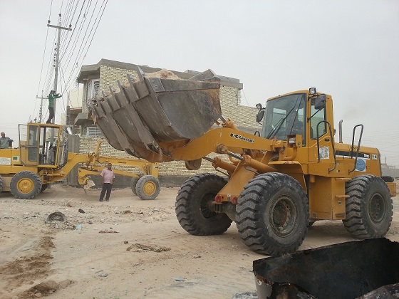 بالصور: بلدية كربلاء تقوم بحملة تنظيف كبرى في حي السلام