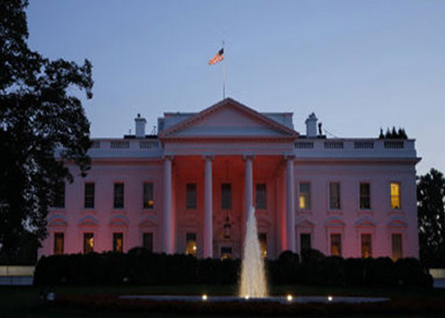 اطلاق نار قرب البيت الأبيض الامريكي يستنفر القوات الامنية منذ البارحة