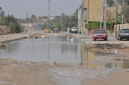 برك مياه الامطار تغطي شوارع بكربلاء بسبب هطول الامطار لفترة ساعتين (مصور)