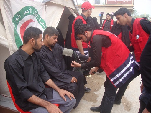 جمعية الهلال الاحمر العراقي فرع كربلاء تباشر تقديم الخدمات العلاجية والاسعافية الاولية  للزائري عاشوراء