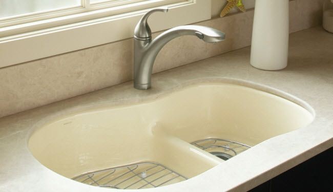 كيف نتخلص من الرائحة الكريهة للبالوعات والأحواض بدقائق؟