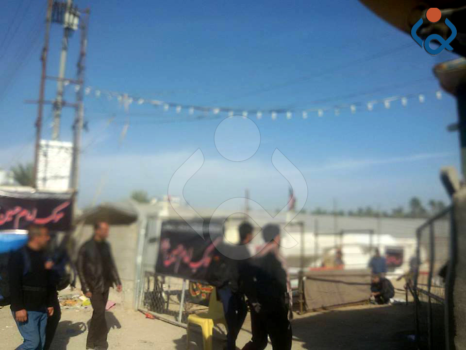 بالصور: مخيمات لزائرين اجانب تتجاوز على اعمدة الكهرباء الرئيسية في كربلاء