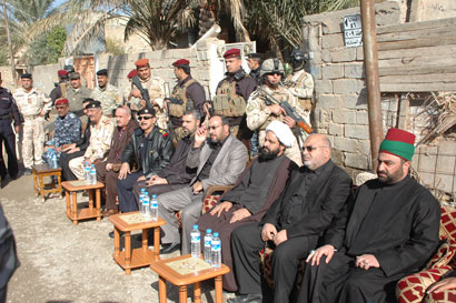 العتبتين الحسينية والعباسية  تتفقد عائلة الشهيد بلال الصالحي بمحافظة ديالى وتعتبره انموذج للوحدة الوطنية