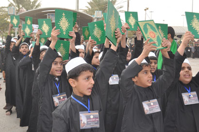 طلبة القرآن الكريم تخرج بمسيرات عزائية وسط كربلاء في ذكرى عاشوراء