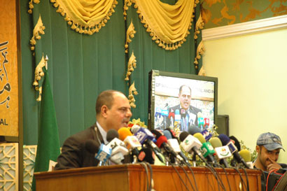 مؤيد اللامي يطالب من النجف باقرار قانون حماية الصحفيين ويحمل البرلمان السابق مسؤلية عدم اقراره