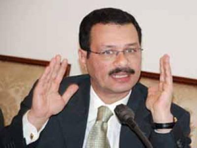 وزير مصري يقبض على شرطي تحرش بفتاة