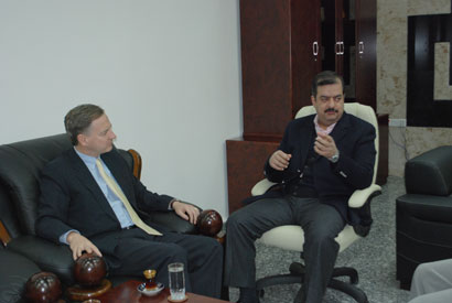 نائب محافظ نينوى يلتقي القنصل الامريكي : المالكي قادر على مسك التشكيلة الوزارية الجديدة وقيادة العراق