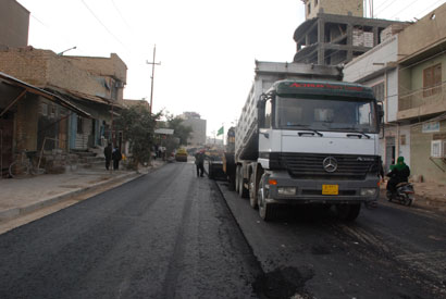 اكساء عدد من الشوارع في كربلاء بكلفة إجمالية بلغت ( 222) مليون دينار