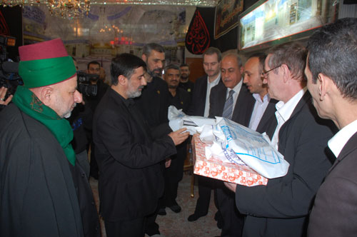 العتبة الحسينية تكرم مبعوث جامعة هامبورغ : احس ان العراق اصبح بلدي وكربلاء مدينتي