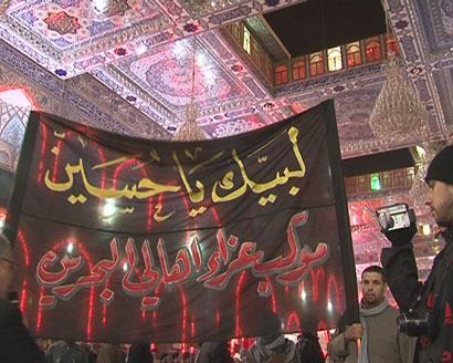 موكب عزاء مملكة البحرين يشهد حضورا مميزا وكثيفا في كربلاء (مصور)