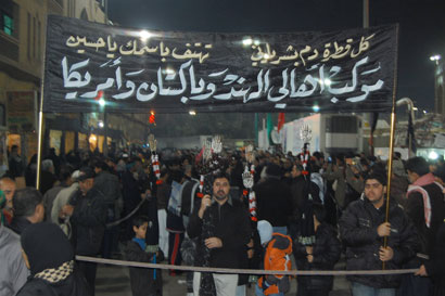 موكب خدمي وعزائي موحد لاهالي الهند وباكستان وامريكا يقدم خدماته لزوار الاربعين في كربلاء