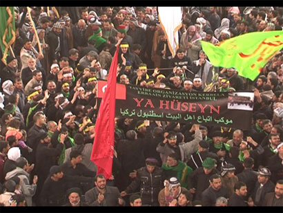 موكب من مدينة اسطنبول التركية يشارك بمراسيم اربعينية الامام الحسين عليه السلام في كربلاء(مصور)