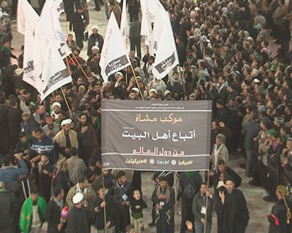 موكب يمثل اربع قارات (افريقيا واوربا والامريكتين ) يجوب شوارع كربلاء احياء لذكرى اربعينية الامام الحسين (مصور)