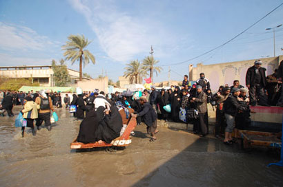 طفح مياه المجاري والامطار في كربلاء نتيجة امطار غزيرة (تقرير مصور)