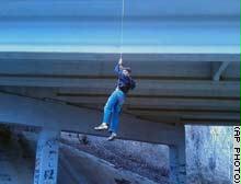 حب مراهقين تعلق قلب أحدهما في الهواء