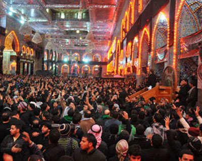 الملا باسم الكربلائي يقرأ مجلس عزاء داخل الصحن الحسيني  وسط حضور غطى الصحن الشريف