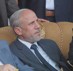 نائب في كربلاء : وزارات الدولة وزعت على امور لاتستحق بينما الزيارات المليونية بحاجة الى وزارة خاصة بها