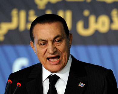 مبارك يقيل الحكومة