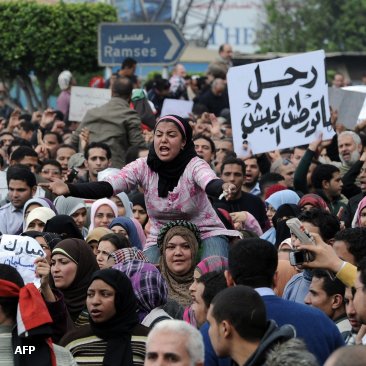 استمرار التظاهرات في مصر وتقارير أميركية ترى أن أيام الرئيس مبارك باتت معدودة