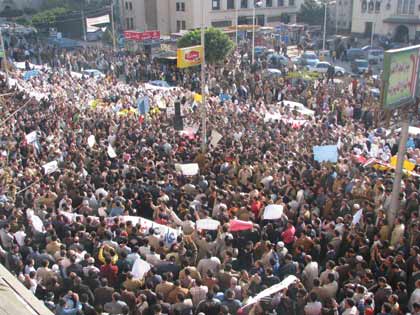 مصادر لموقع نون :عراقيون يشاركون الشباب المصري باللجان الشعبية لحماية الممتلكات العامة