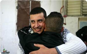 بعد هروبه العائد الأول من السجون المصرية يروي تفاصيل عودته إلى غزة