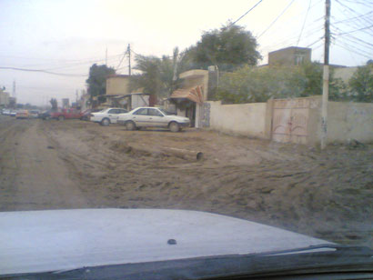 مواطنون بكربلاء يجددون مطالبهم باتخاذ إجراءات عاجلة وسريعة لمناطقهم التي تضررت جراء  تنفيذ مشاريع المجاري