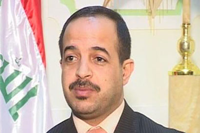 مجموعة من خريجي الجامعات والمحاضرين يعتصمون امام مبنى وزارة التربية