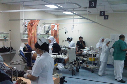 رئيس الوزراء البحريني  يامر بعدم علاج الجرحى  وقتل احد الاطباء وممرضته لرفضهم الاوامر