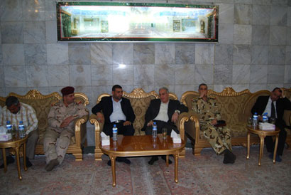 وزير الدفاع العراقي لموقع نون من العتبة الحسينية : توفير الغذاء بدلاً من الطائرات الحربية(تقرير مصور)