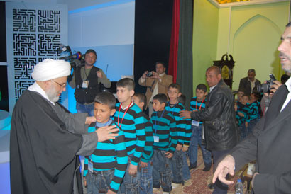 الشيخ عبد المهدي الكربلائي يلتقي ايتام شهداء العمليات الارهابية بالعتبة الحسينية المقدسة