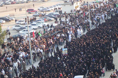 200 الف بحريني يشاركون باكبر تظاهرة يطالبون بكتابة دستور بدل الدستور الذي كتبه مستشارون مصريون