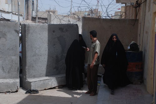 قطوعات في مركز كربلاء تعيق حركة المارة والحكومة المحلية ترمي الكرة بملعب الجهات الامنية